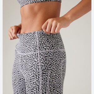 Athleta Ultimate Stash Textured 7/8 Tight Leggings